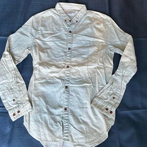 Men’s button down white wash long sleeve shirt